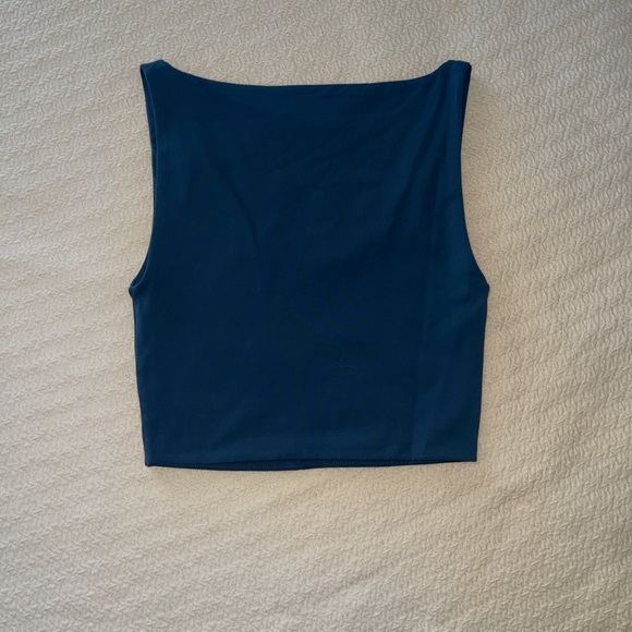 Aritzia Babaton Contour Scoop neck Cropped Tank (herbage green) - Picture 4 of 4